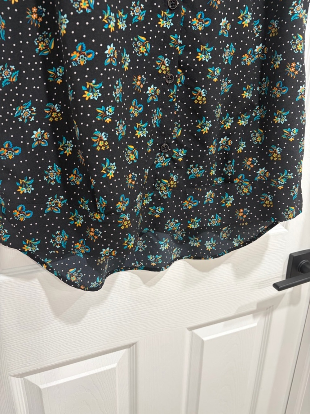 CAbi Black Sleeveless Floral Collared Pull-Over Blouse with Buttons - Picture 4 of 9